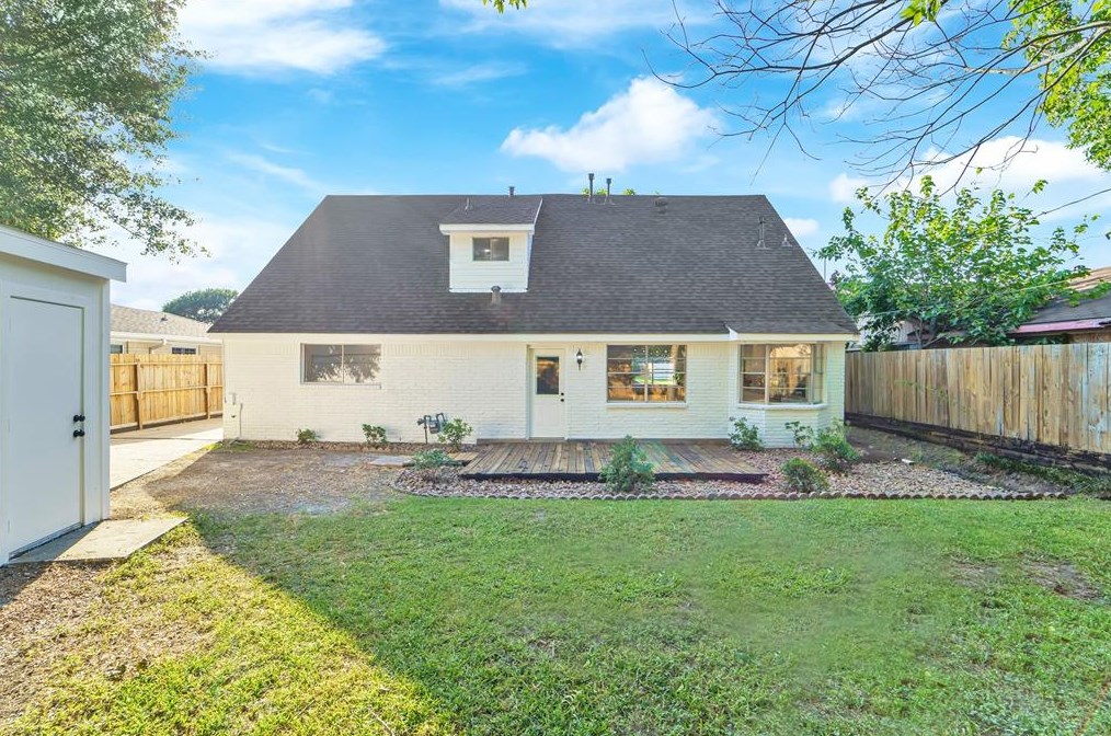 10910 Sageorchard Ln, Houston TX  77089-3918 exterior