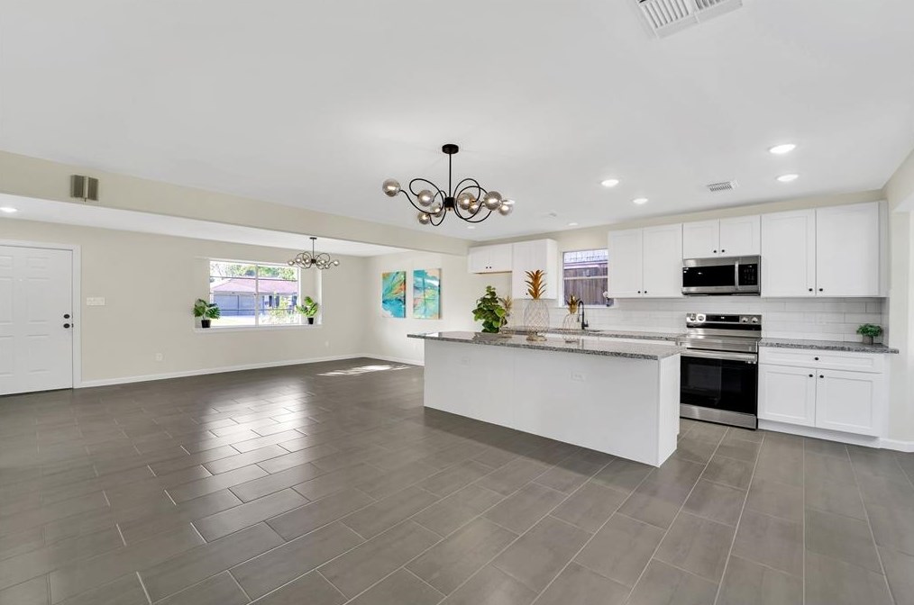 10910 Sageorchard Ln, Houston TX  77089-3918 exterior