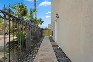 6107 S Arrowana Ln, Houston, TX 77036 - Photo 25