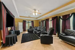 6107 S Arrowana Ln, Houston, TX 77036 - Photo 7