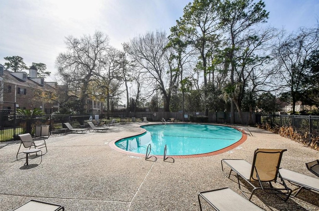 887 Wax Myrtle Ln, Houston TX  77079-3798 exterior