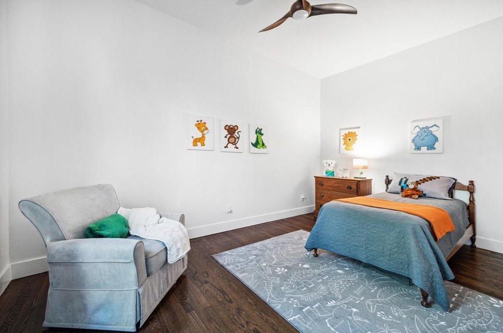 1906 Swift Blvd, Houston TX  77030-1807 exterior