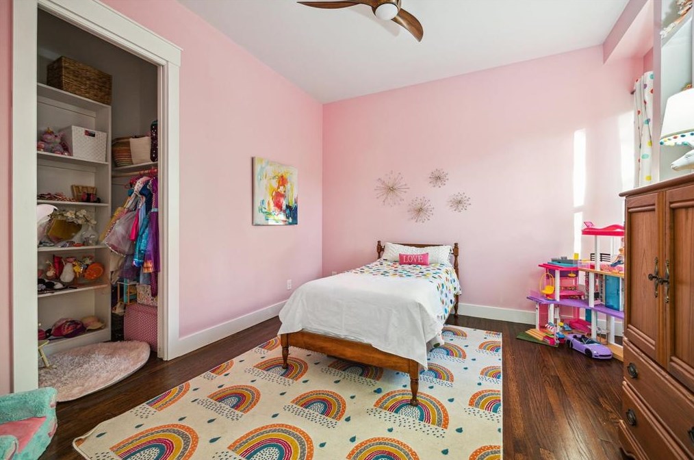 1906 Swift Blvd, Houston TX  77030-1807 exterior