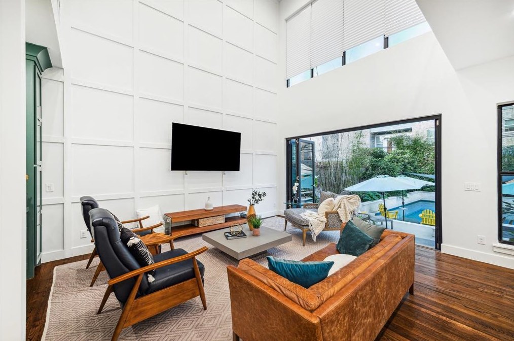 1906 Swift Blvd, Houston TX  77030-1305 exterior