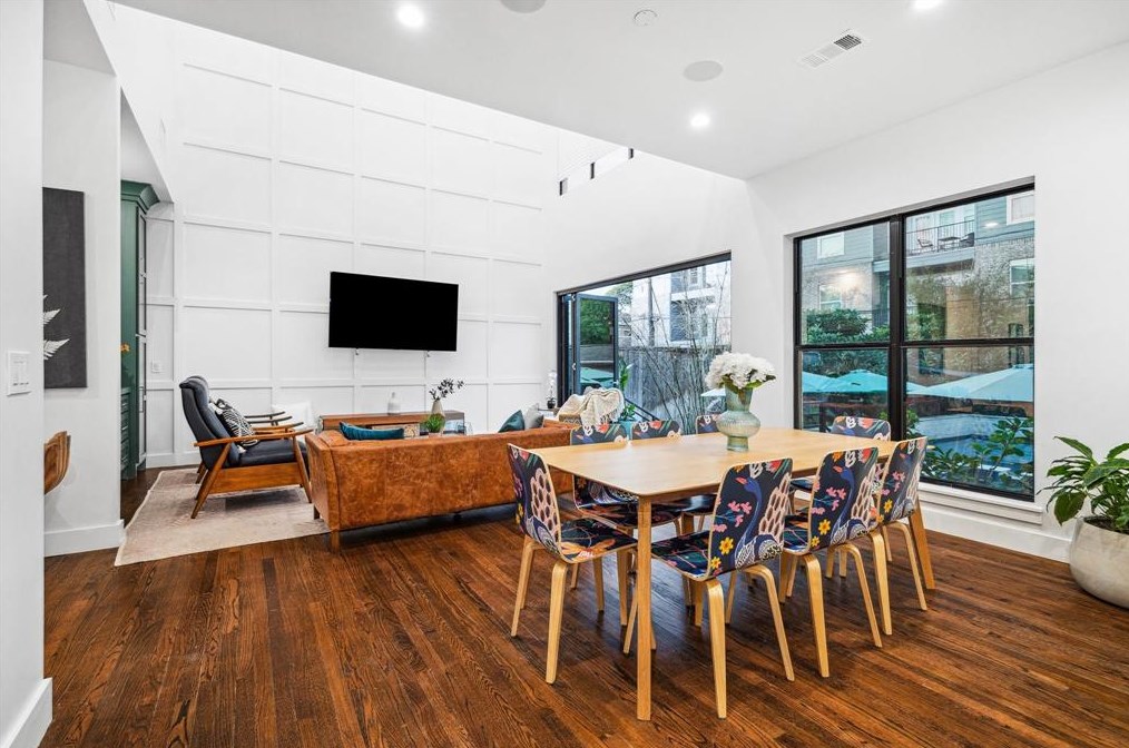 1906 Swift Blvd, Houston TX  77030-1807 exterior