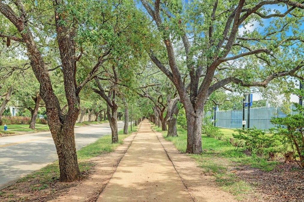 1906 Swift Blvd, Houston TX  77030-1807 exterior