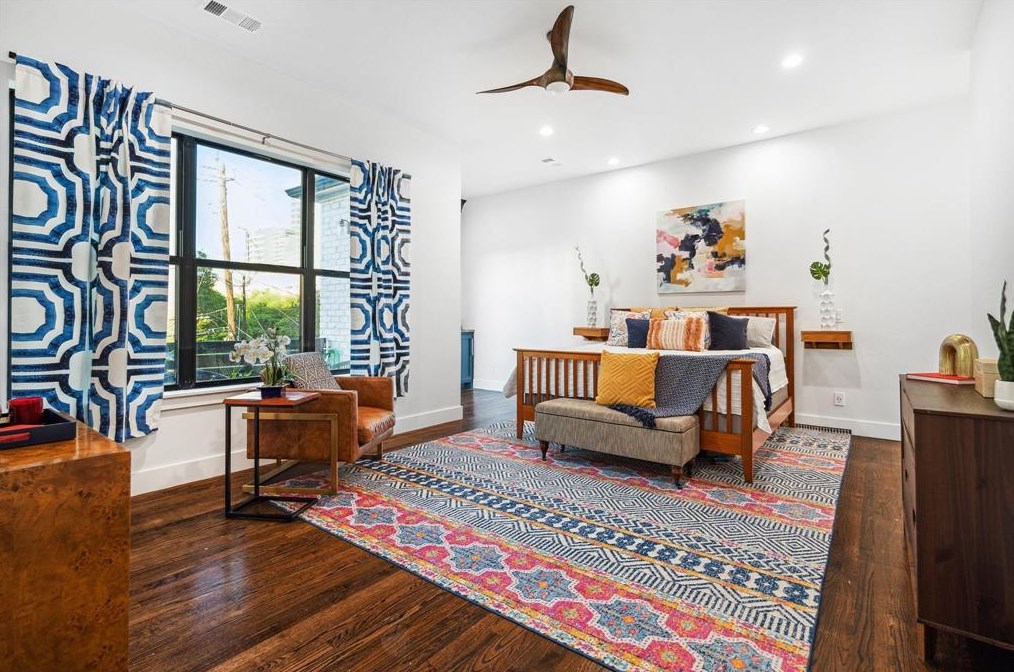 1906 Swift Blvd, Houston TX  77030-1807 exterior