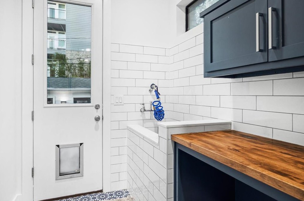 1906 Swift Blvd, Houston TX  77030-1807 exterior