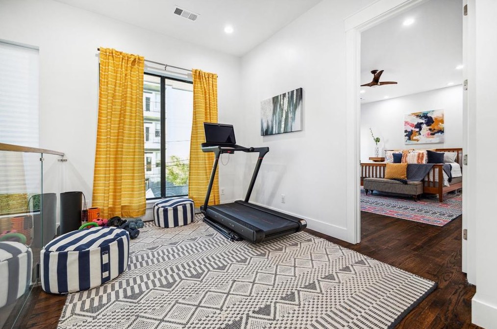 1906 Swift Blvd, Houston TX  77030-1807 exterior