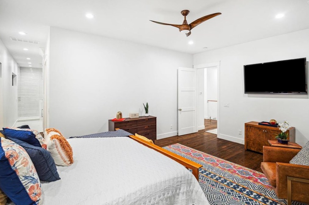 1906 Swift Blvd, Houston TX  77030-1807 exterior