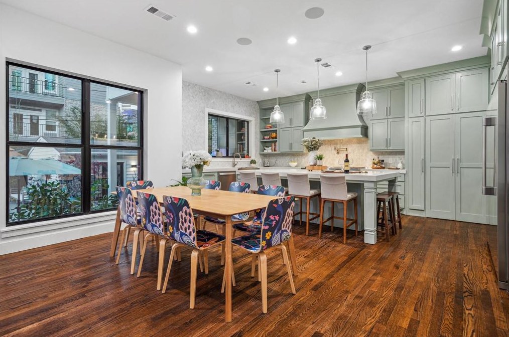 1906 Swift Blvd, Houston TX  77030-1807 exterior