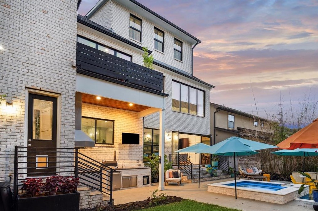 1906 Swift Blvd, Houston TX  77030-1807 exterior