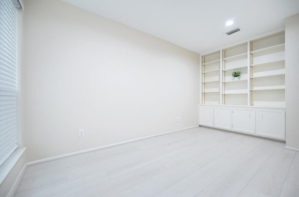 12625 Memorial Dr, Houston TX  77024-4889 exterior