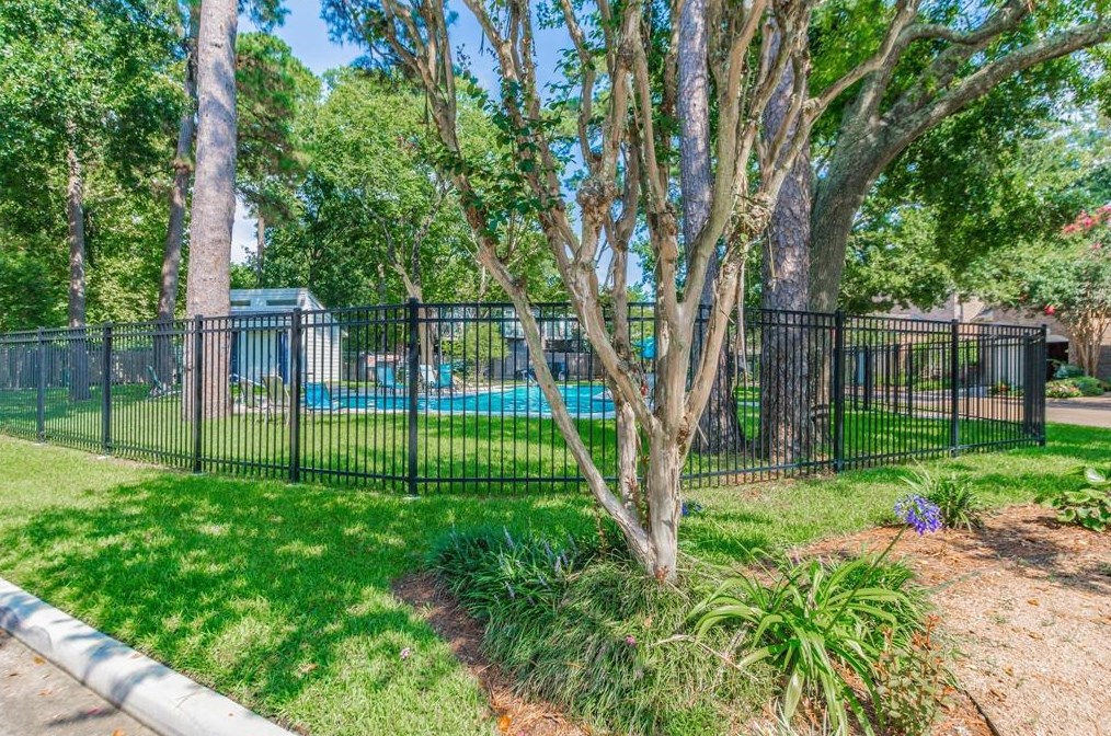 12625 Memorial Dr, Houston TX  77024-4889 exterior