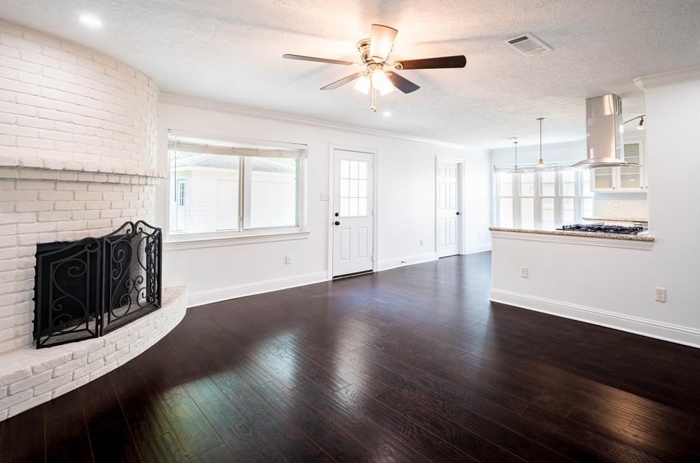 5947 Portal Dr, Houston TX  77096-5832 exterior