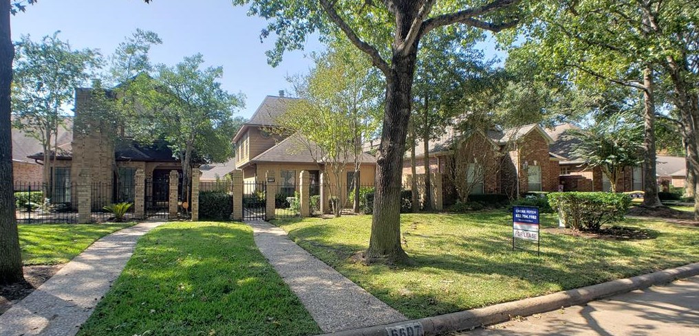 6607 Tournament Dr, Houston TX  77069-1212 exterior