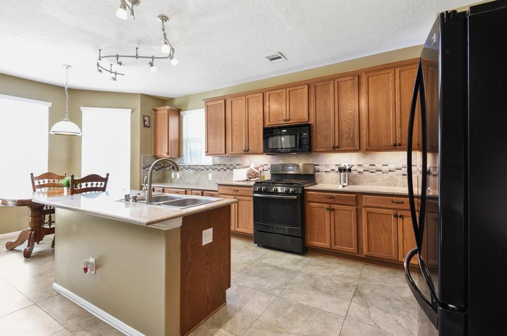 5115 Laura Lee Ln, Pasadena TX 77504-2385 exterior