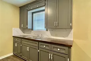 611 N Avenue D, Freeport, TX 77541 - Photo 7