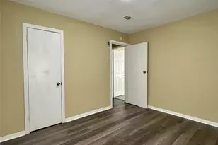 611 N Avenue D, Freeport, TX 77541 - Photo 15
