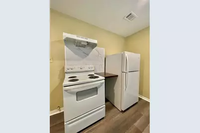 611 N Avenue D, Freeport, TX 77541 - Photo 9