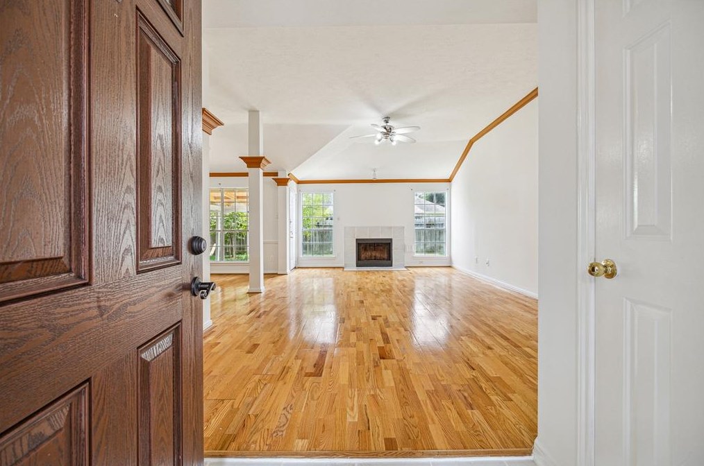 8411 Summertree Dr, Houston TX  77040-1677 exterior