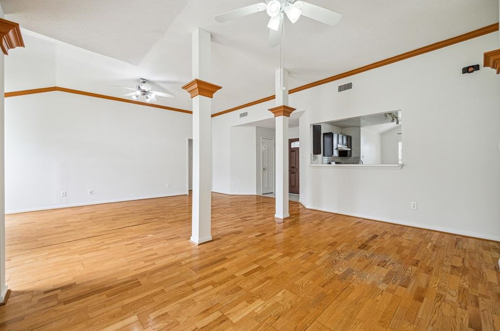 8411 Summertree Dr, Houston TX  77040-1677 exterior