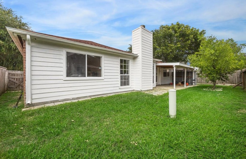 8411 Summertree Dr, Houston TX  77040-1677 exterior