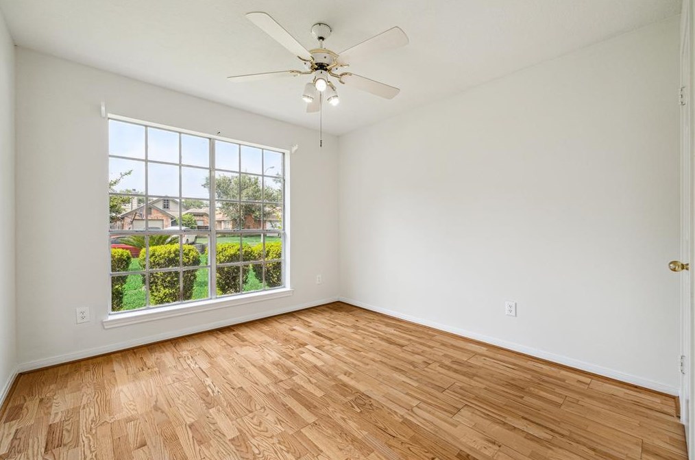8411 Summertree Dr, Houston TX  77040-1677 exterior