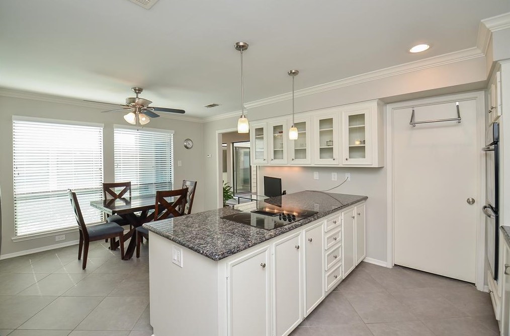 12107 Olympia Dr, Houston TX  77042-2817 exterior