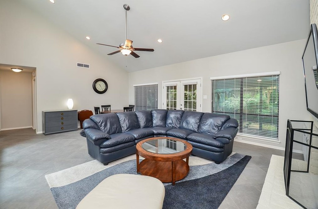 12107 Olympia Dr, Houston TX  77042-2817 exterior