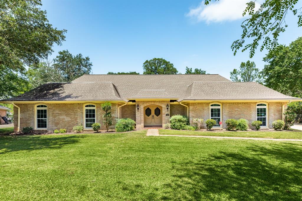 122 Lily St, Lake Jackson, TX 77566 MLS 18927396 Coldwell Banker