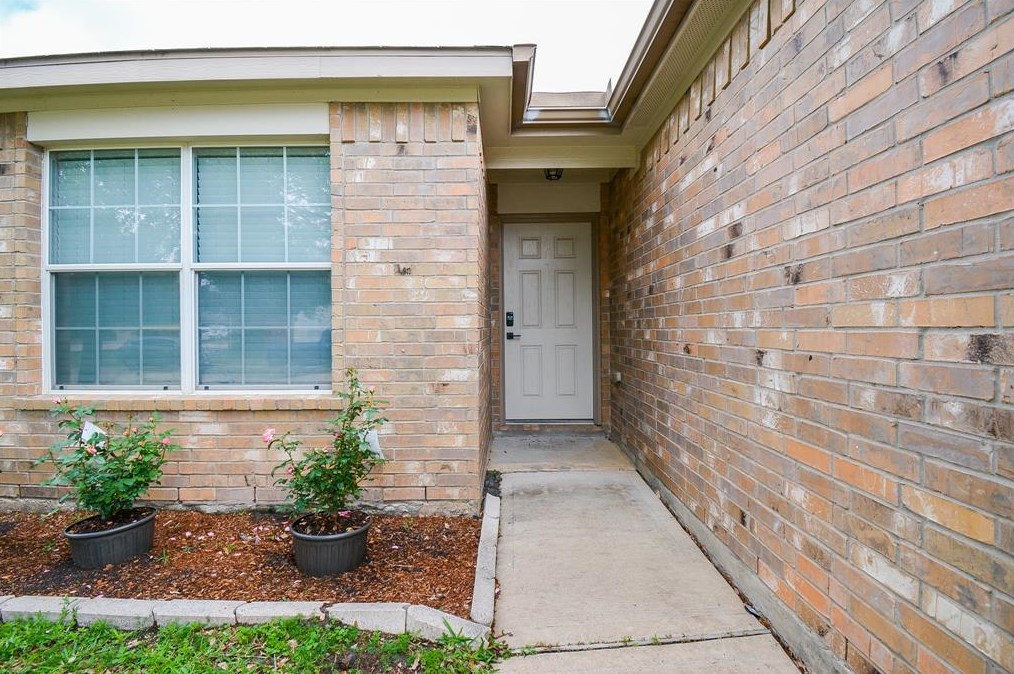 24514 Lakecrest Village Dr, Katy TX  77493-2731 exterior