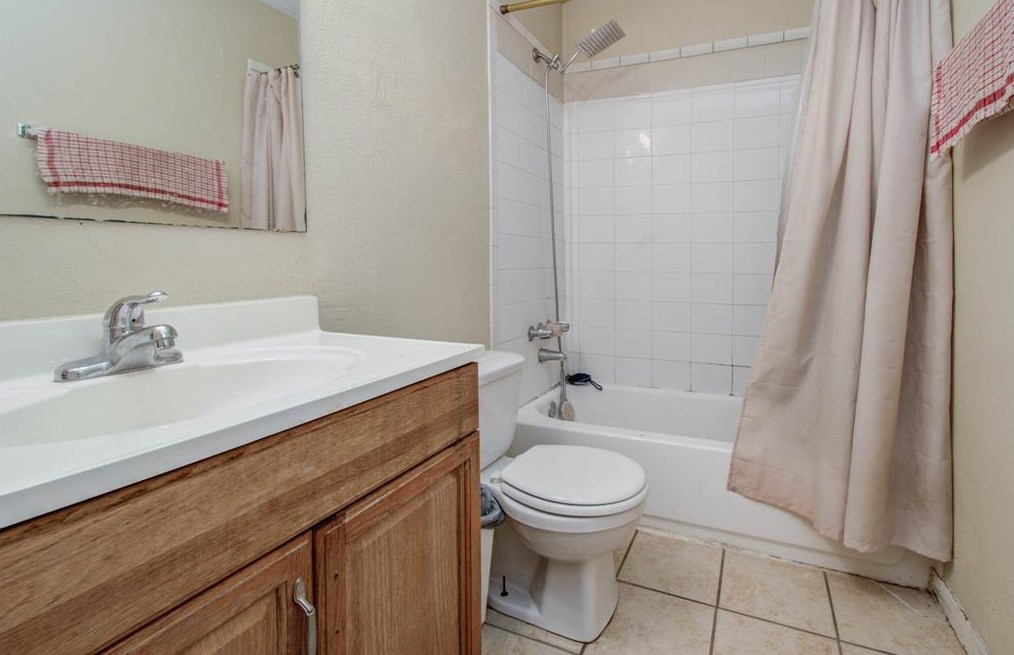 15910 Timber Vly Dr, Houston TX 77070-1969 exterior