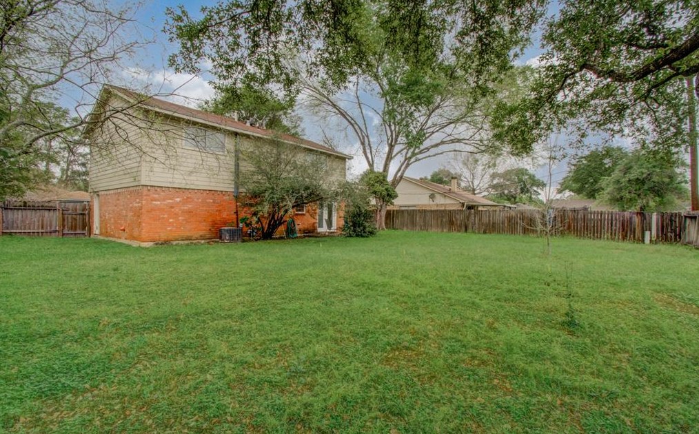 15910 Timber Vly Dr, Houston TX 77070-1969 exterior