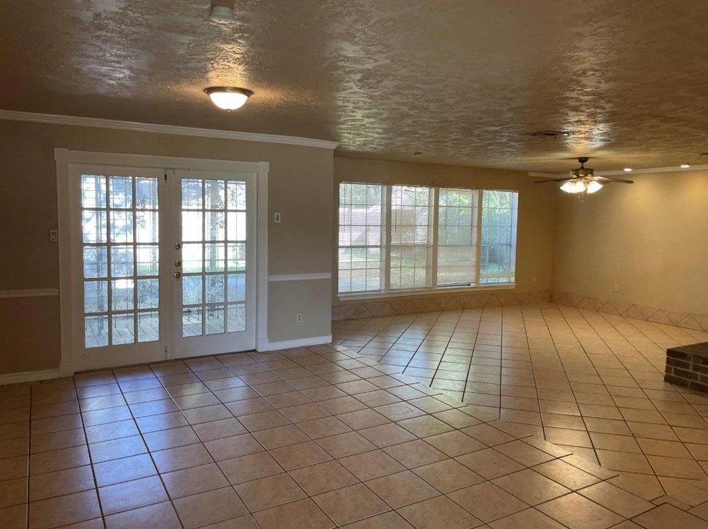 7726 Streamside Dr, Houston TX  77088-4412 exterior