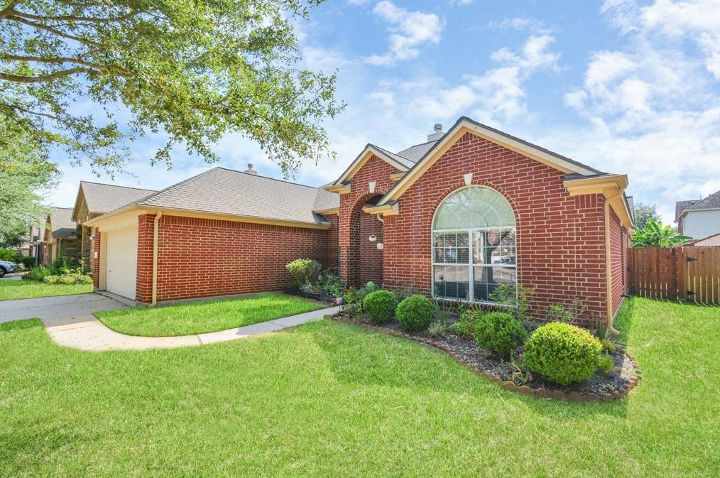 5211 Laura Lee Ln, Pasadena TX  77504-2382 exterior