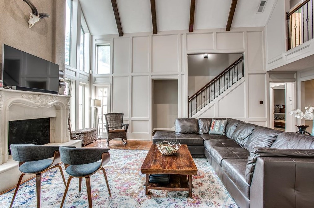 2914 Durban Dr, Houston TX  77043-1327 exterior