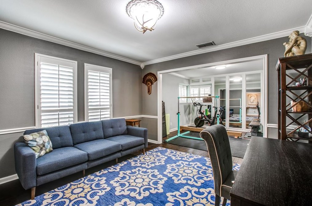 2914 Durban Dr, Houston TX  77043-1327 exterior