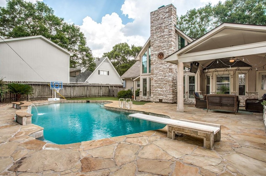 2914 Durban Dr, Houston TX  77043-1327 exterior