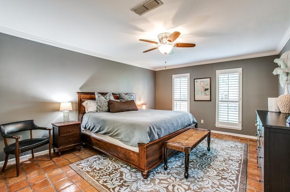 2914 Durban Dr, Houston TX  77043-1327 exterior