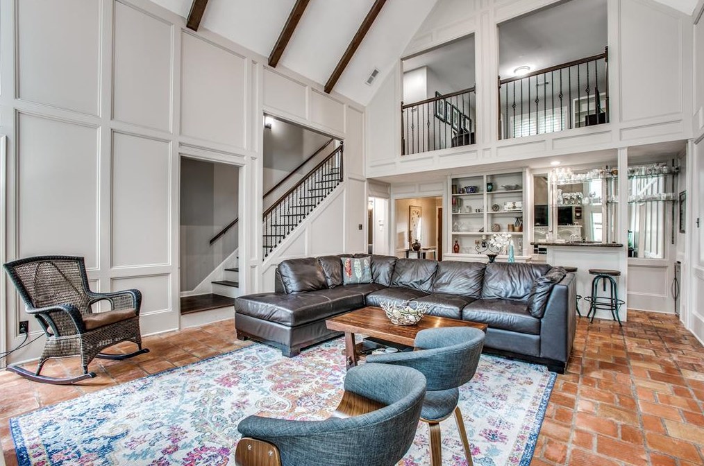 2914 Durban Dr, Houston TX  77043-1327 exterior