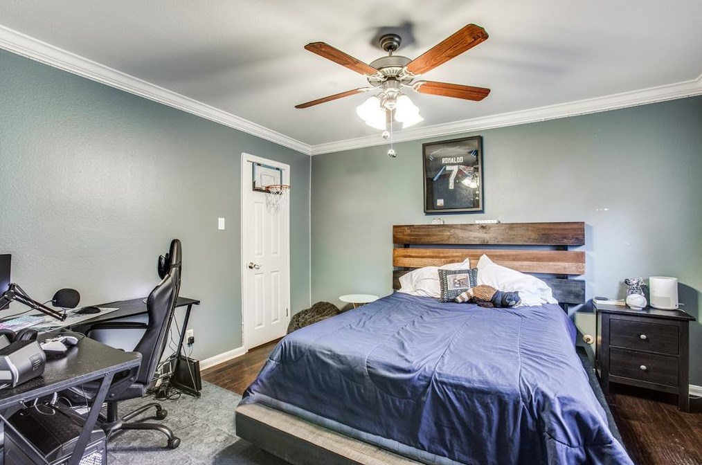 2914 Durban Dr, Houston TX  77043-1327 exterior