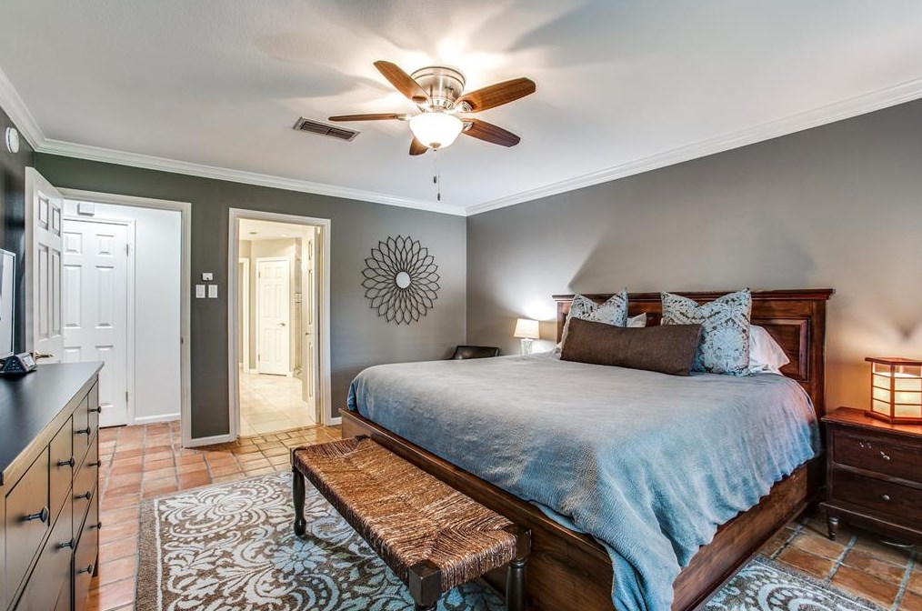 2914 Durban Dr, Houston TX  77043-1327 exterior