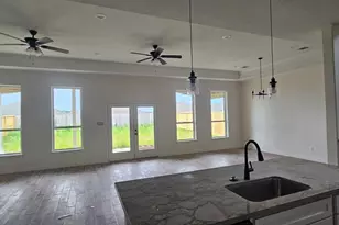 134 Peachleaf Ct, Anahuac, TX 77514 - Photo 7