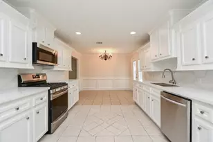 44 Farrell St, Houston, TX 77022 - Photo 13
