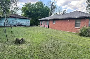 1424 E 33rd St, Houston, TX 77022 - Photo 5