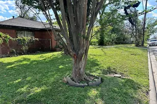 1424 E 33rd St, Houston, TX 77022 - Photo 9