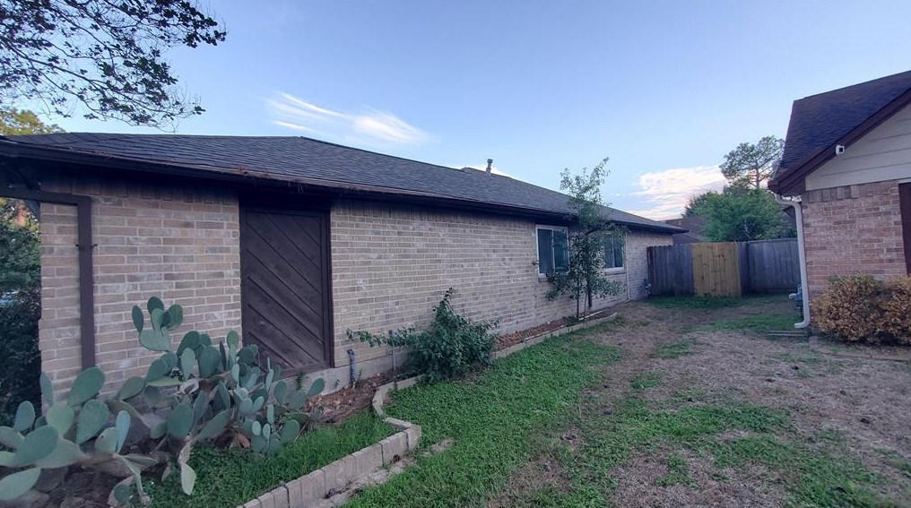 9611 Walnut Glen Dr, Houston TX  77064-9431 exterior