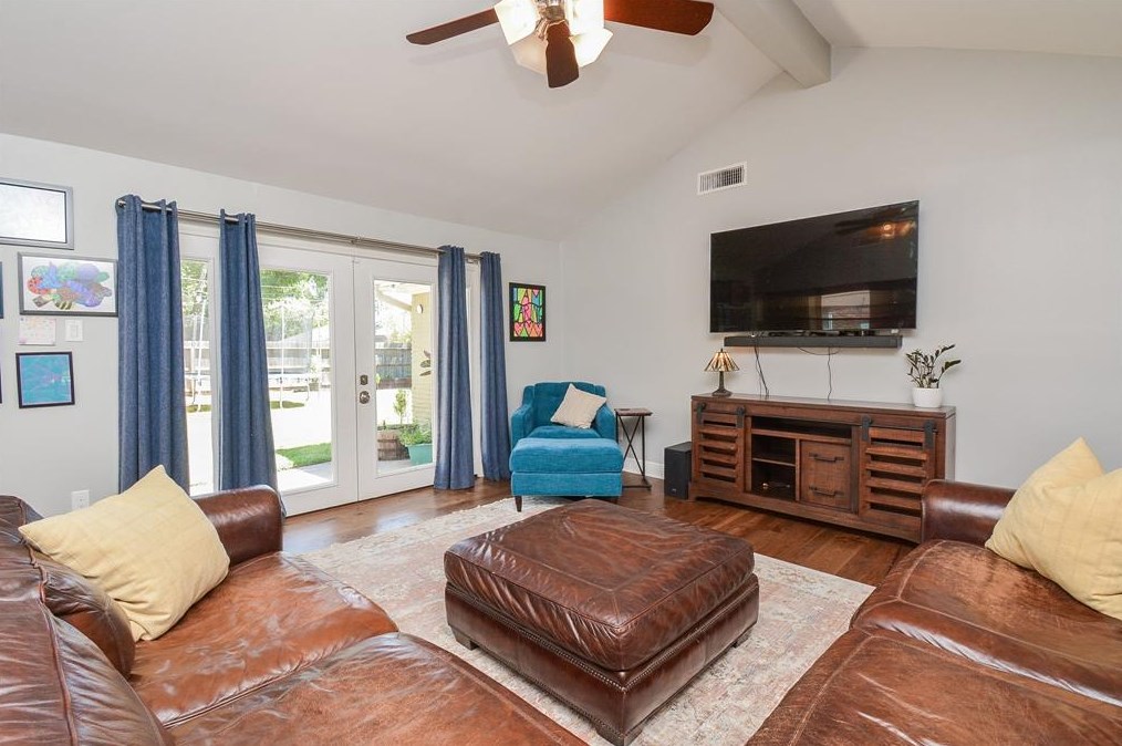 6026 Yarwell Dr, Houston TX  77096-5330 exterior