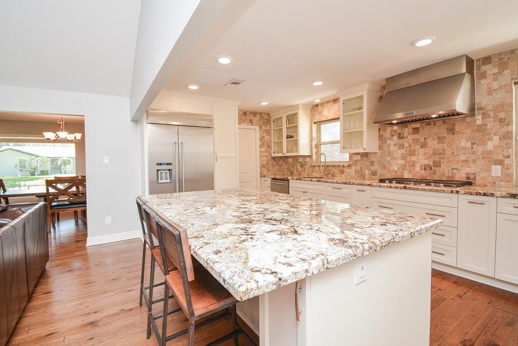 6026 Yarwell Dr, Houston TX  77096-5330 exterior